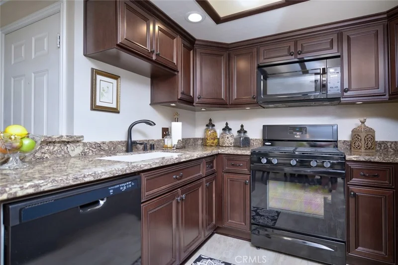 101 Lakeview #101B, Placentia, CA 92870