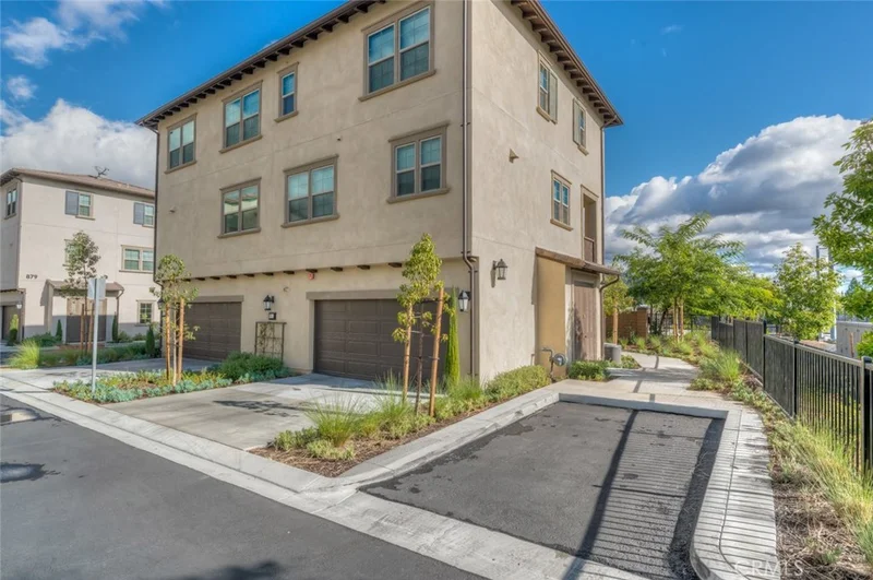 878 Iris #A, Azusa, CA 91702