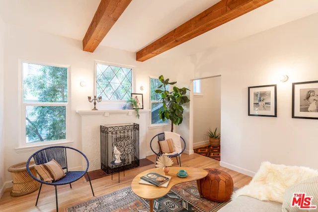 1126 Edgeware, Los Angeles, CA 90026