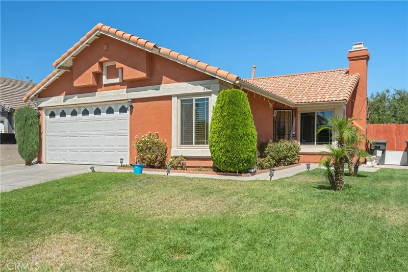 466 Camino Los Gallos, Perris, CA 92571