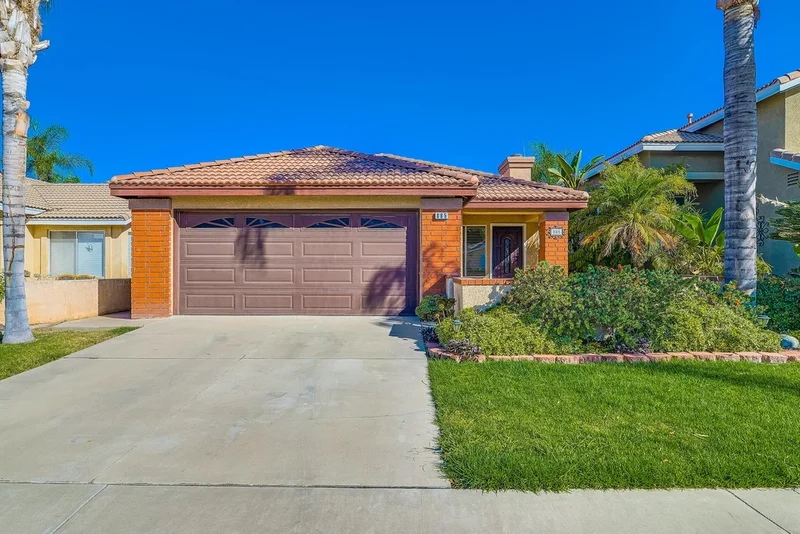 885 Poppyseed Ln, Corona, CA 92881