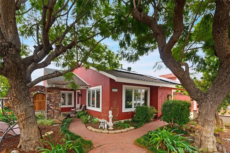 3011 Manitoba, Santa Ana, CA 92704