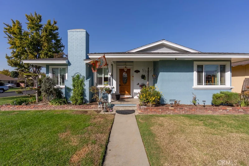 10257 Rives, Downey, CA 90241