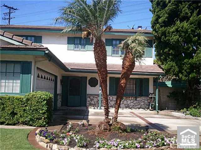 105 Loyola Plaza, Seal Beach, CA 90740
