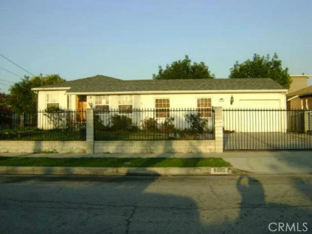 8500 Sharp Ave, Sun Valley, CA 91352