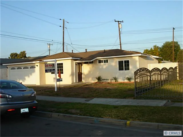 911 Corta, Santa Ana, CA 92704