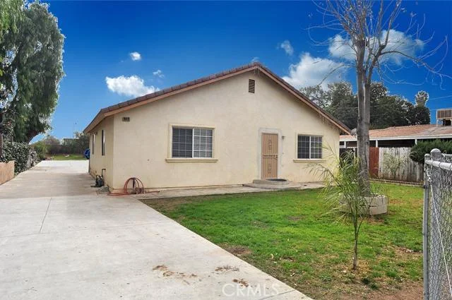 10476 Campbell, Riverside, CA 92505