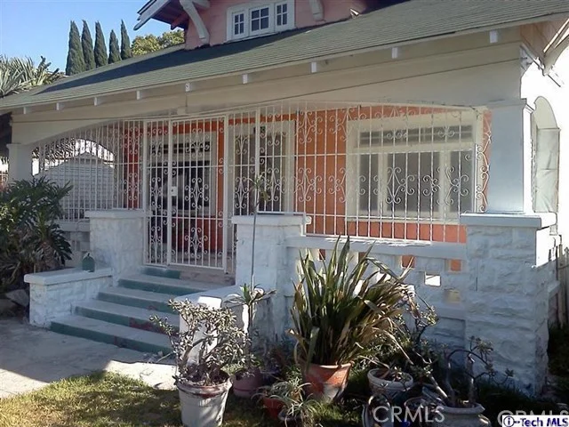 780 East 40th, Los Angeles, CA 90011