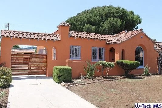 8941 La Salle, Los Angeles, CA 90047