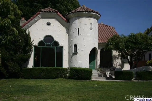 906 Geneva, Glendale, CA 91207