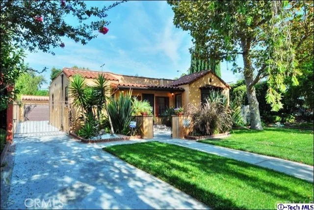4609 Cartwright, North Hollywood, CA 91602