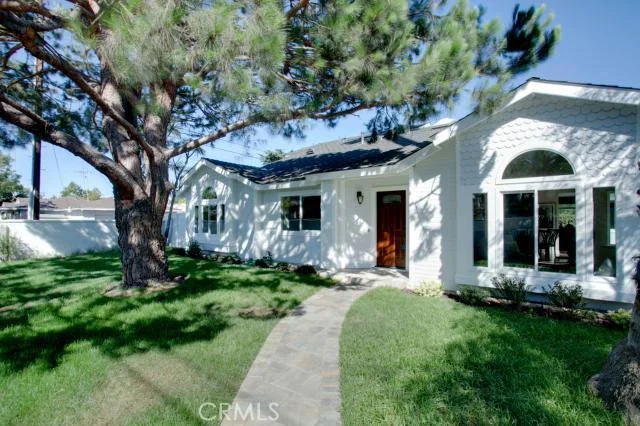 1890 Orange, Costa Mesa, CA 92627