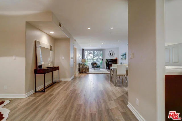 1872 Midvale #104, Los Angeles, CA 90025