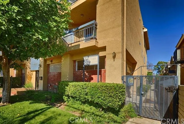 9014 Burnet #105, North Hills, CA 91343