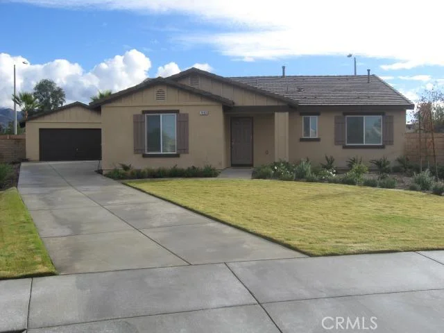7683 Bella Terra Avenue, Highland, CA 92346