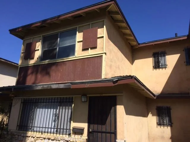 27 Paradise, Carson, CA 90745
