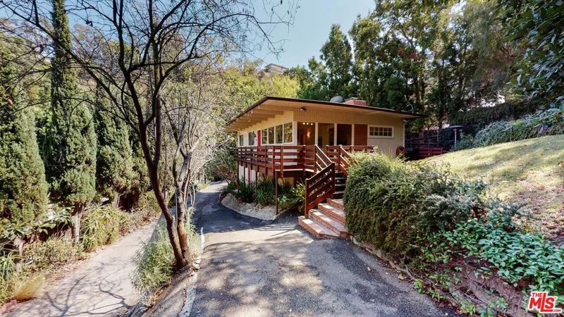 8517 Appian, Los Angeles, CA 90046