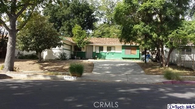 11781 Garber, Sylmar, CA 91342