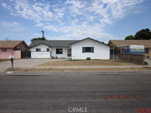1039 Las Flores, Santa Maria, CA 93458