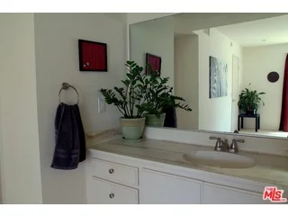 18411 Hatteras #124, Tarzana, CA 91356