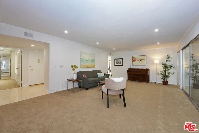 516 San Vicente #206, Santa Monica, CA 90402