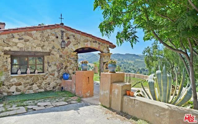 2266 Topanga Canyon, Topanga, CA 90290