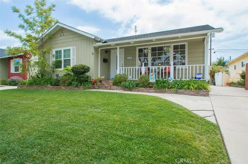 2722 Centralia, Lakewood, CA 90712