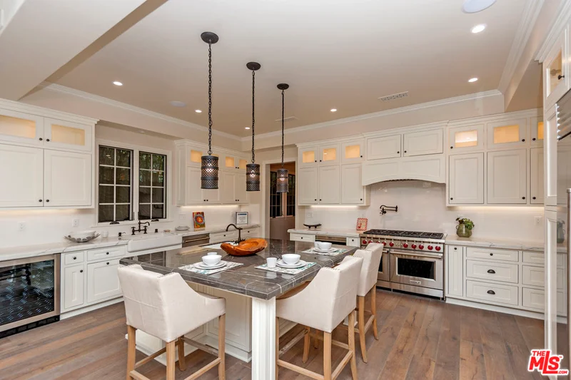 1033 Orlando, Los Angeles, CA 90069