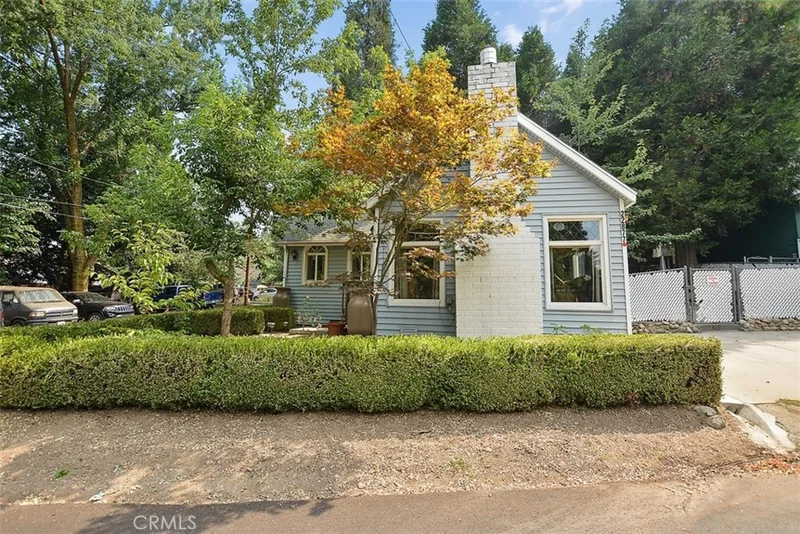 22877 Azalia, Crestline, CA 92325