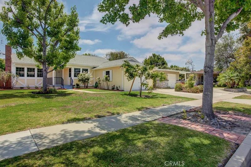 2718 Iroquois, Long Beach, CA 90815