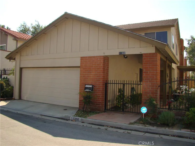 11366 Nashawena, Cypress, CA 90630