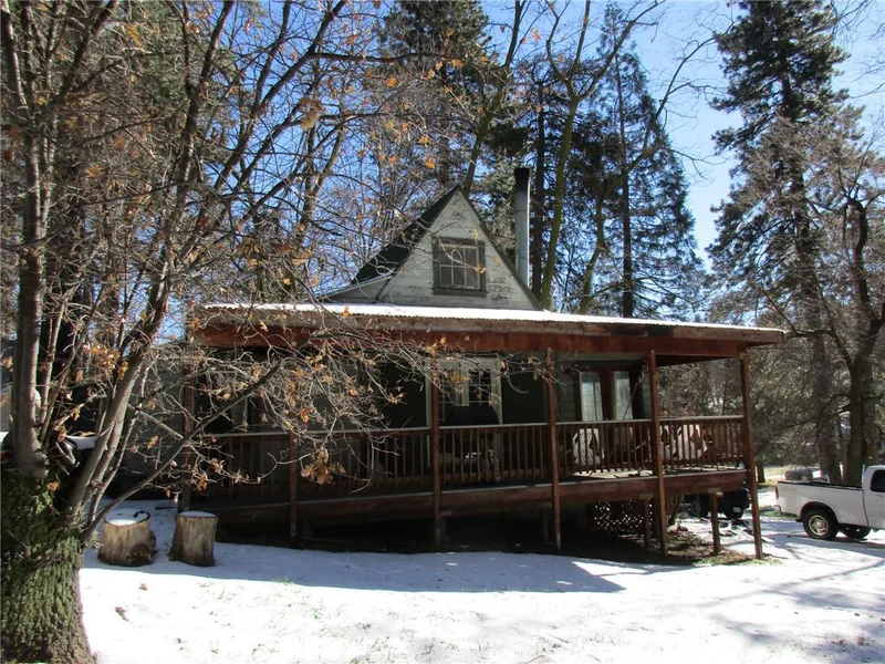 22472 Waters Drive, Crestline, CA 92325