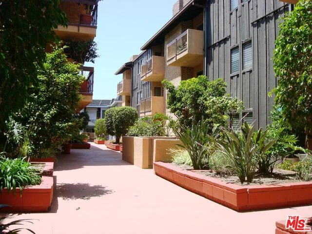 6151 Canterbury #211, Culver City, CA 90230