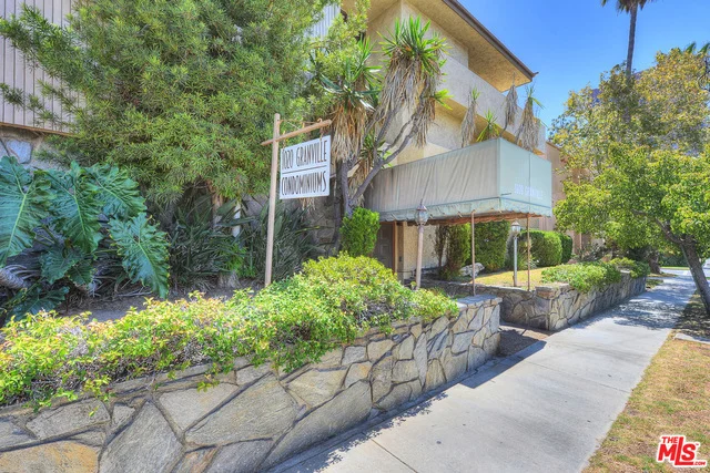1020 Granville #205, Los Angeles, CA 90049