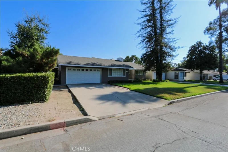 781 Lynwood, San Bernardino, CA 92404