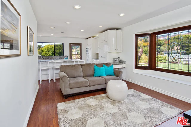 1124 Las Pulgas, Pacific Palisades, CA 90272