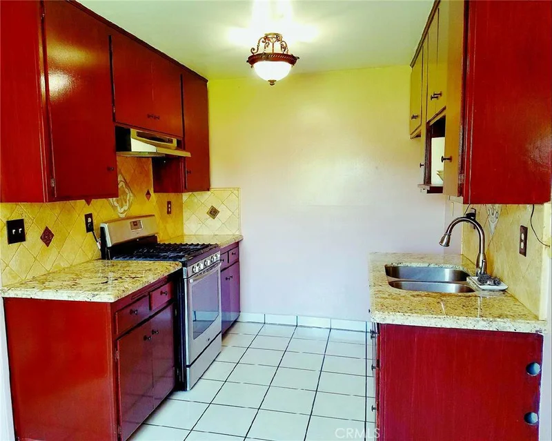 4109 5th #V1, Santa Ana, CA 92703