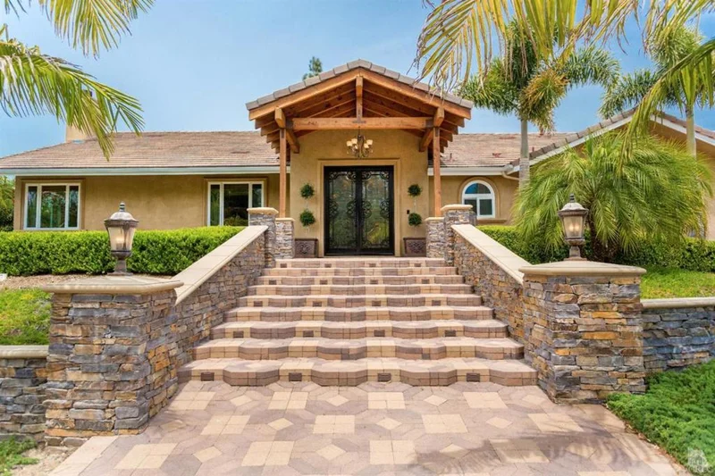 1855 Calle Salto, Thousand Oaks, CA 91360