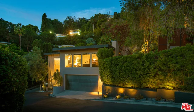 8641 Metz, Los Angeles, CA 90069