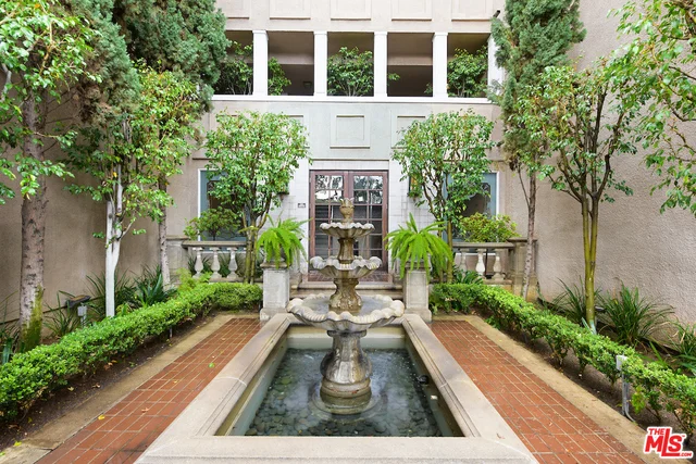 8455 Fountain #504, West Hollywood, CA 90069