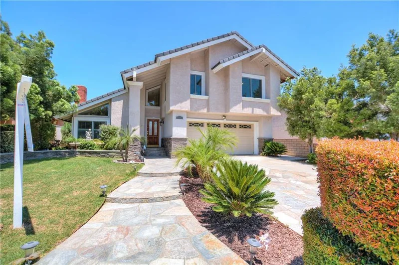 10 Bluff Point, Phillips Ranch, CA 91766