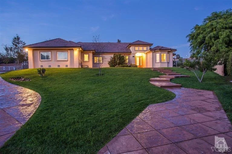 886 Camino El Carrizo, Thousand Oaks, CA 91360