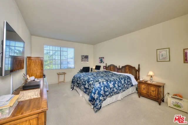 10465 Eastborne #103, Los Angeles, CA 90024