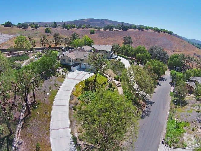 558 Lone Oak Drive, Thousand Oaks, CA 91362