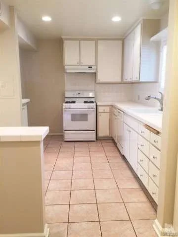 5447 Zelzah #103, Encino, CA 91316