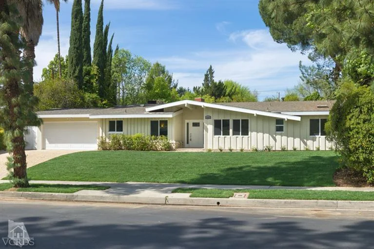 23023 Calabash, Woodland Hills, CA 91364