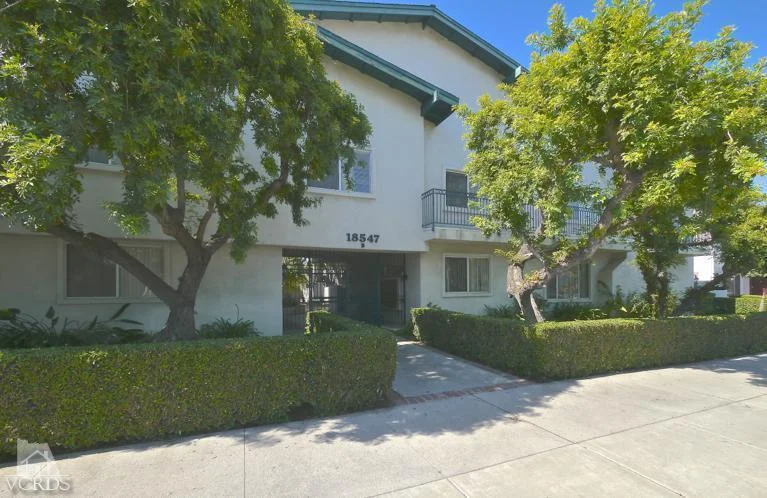 18547 Collins #B7, Tarzana, CA 91356