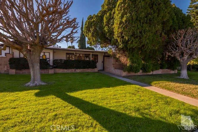 7709 Tampa, Reseda, CA 91335