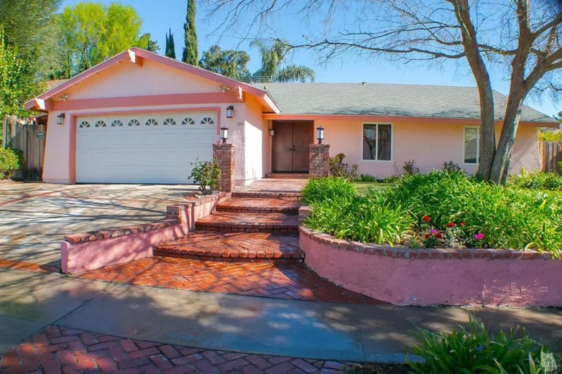 124 Smoke Tree, Oak Park, CA 91377
