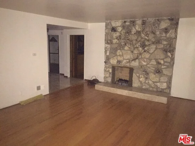 6233 Corning, Los Angeles, CA 90056